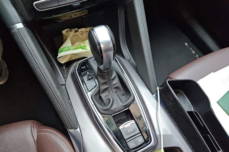 Used Renault Koleos 2018 2.0L Two-Wheel-Drive Luxury Edition Gear Lever