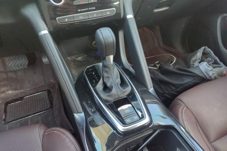 Used Renault Koleos 2018 2.5L Four-Wheel Drive Ultimate Edition Gear Lever