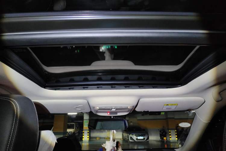 Used Renault Koleos 2018 2.5L Four-Wheel Drive Ultimate Edition Headliner