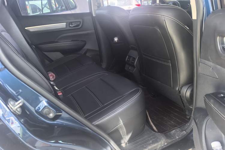 Used Renault Koleos 2018 2.0L Two-Wheel-Drive Luxury Edition Interior 3