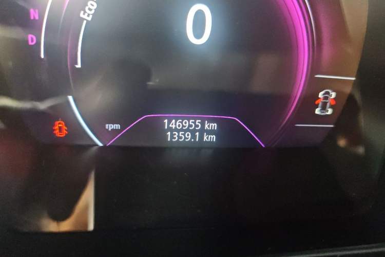 Used Renault Koleos 2018 2.5L Four-Wheel Drive Prestige Edition Odometer Close Up