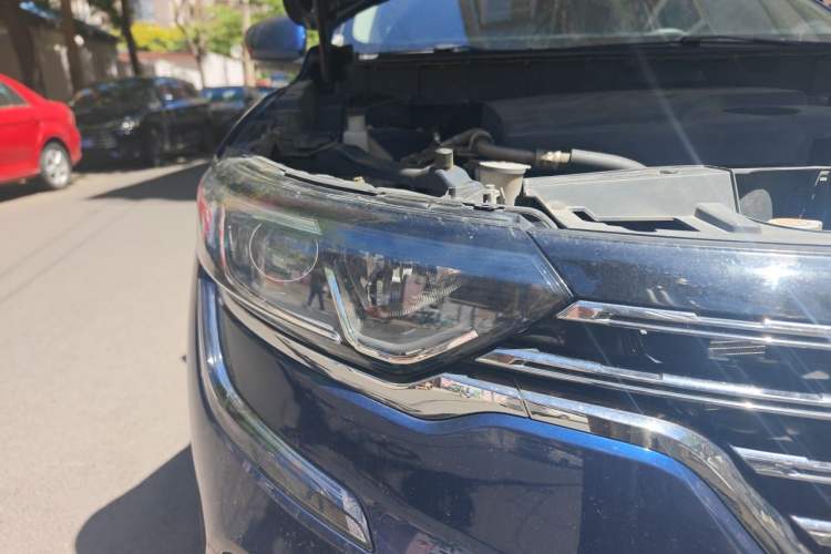 Used Renault Koleos 2018 2.0L Two-Wheel-Drive Luxury Edition Right Front Headlight