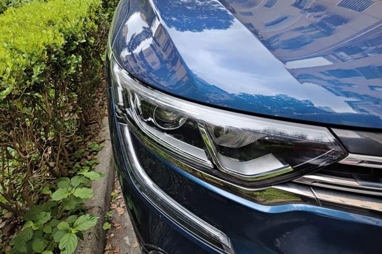 Used Renault Koleos 2018 2.0L Two-Wheel-Drive Luxury Edition Right Front Headlight