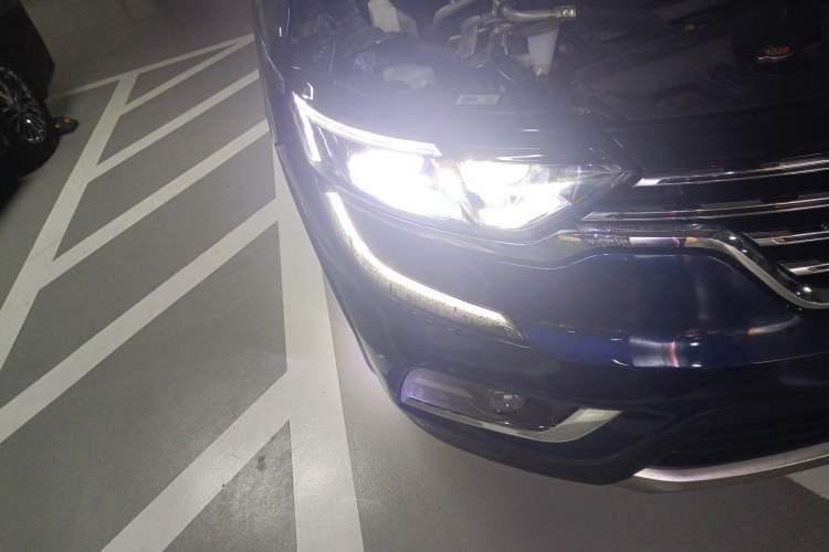 Used Renault Koleos 2018 2.0L Two-Wheel-Drive Luxury Edition Right Front Headlight