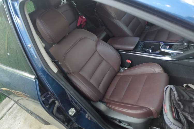 Used Renault Koleos 2018 2.5L Four-Wheel Drive Ultimate Edition Right Front Seat
