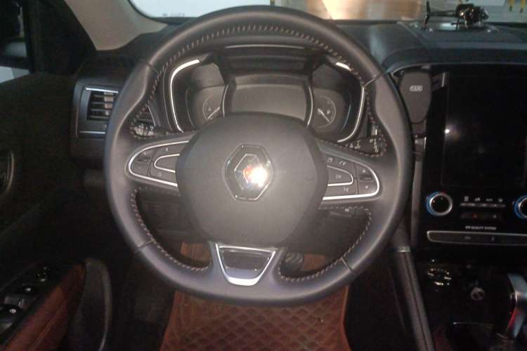 Used Renault Koleos 2018 2.0L Two-Wheel-Drive Luxury Edition Steering Wheel