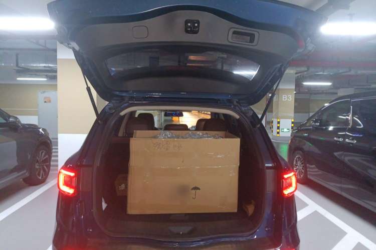 Used Renault Koleos 2018 2.0L Two-Wheel-Drive Luxury Edition Trunk