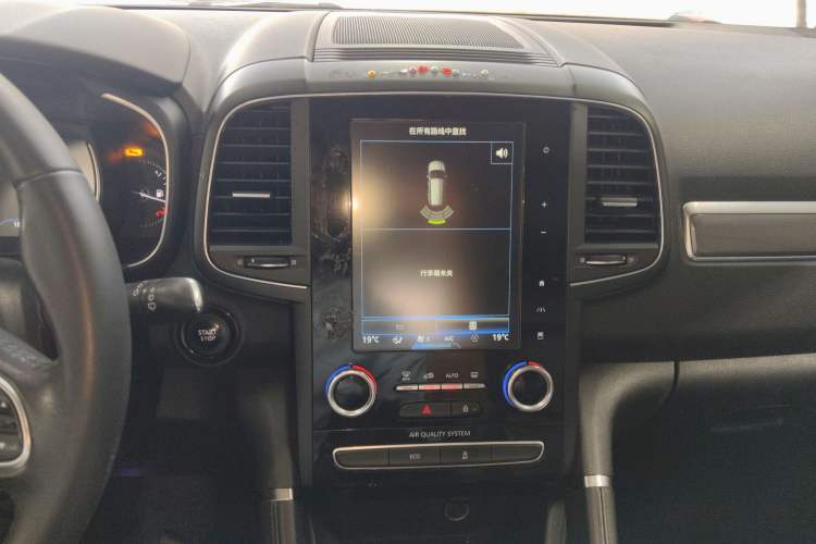 Used Renault Koleos 2018 2.0L Two-Wheel-Drive Luxury Edition Audio And AC Panel