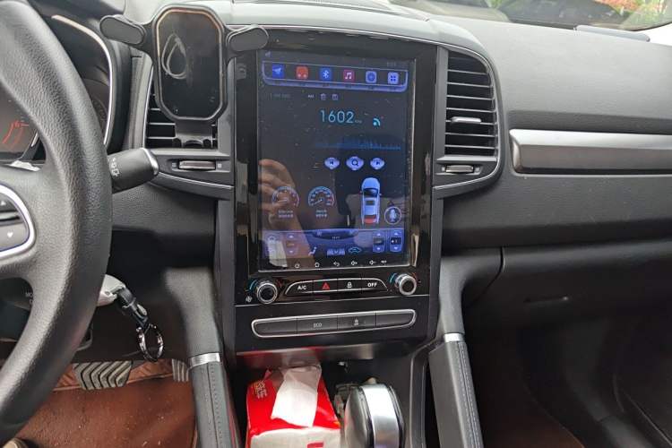 Used Renault Koleos 2018 2.0L Two-Wheel Drive Comfort Edition Audio And AC Panel