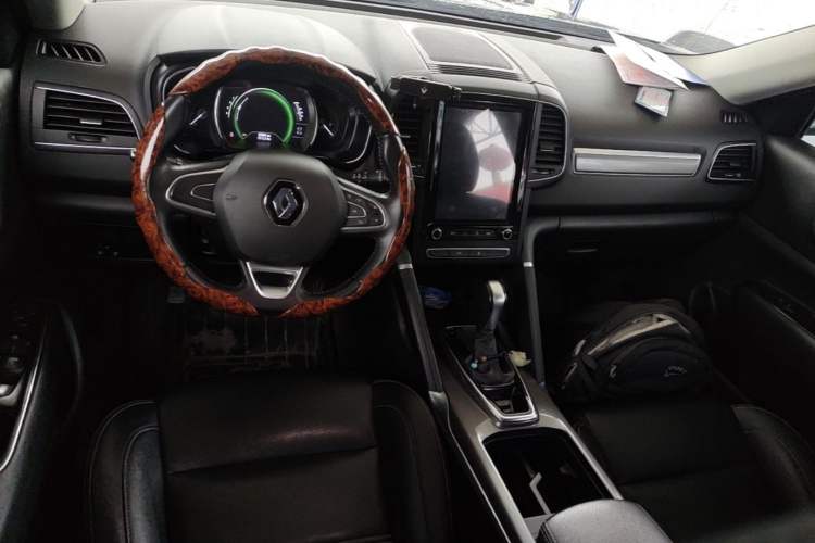 Used Renault Koleos 2018 2.0L Two-Wheel Drive Leading Edition Center Console