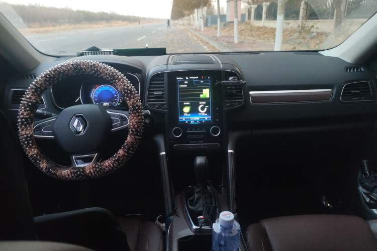 Used Renault Koleos 2018 2.0L Two-Wheel-Drive Luxury Edition Center Console