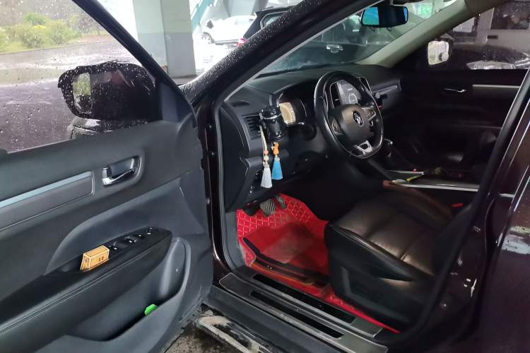 Used Renault Koleos 2018 2.0L Two-Wheel-Drive Luxury Edition Driver Seat