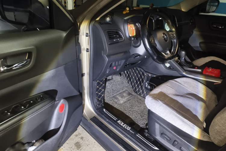 Used Renault Koleos 2018 2.0L Two-Wheel Drive Comfort Edition Driver Seat