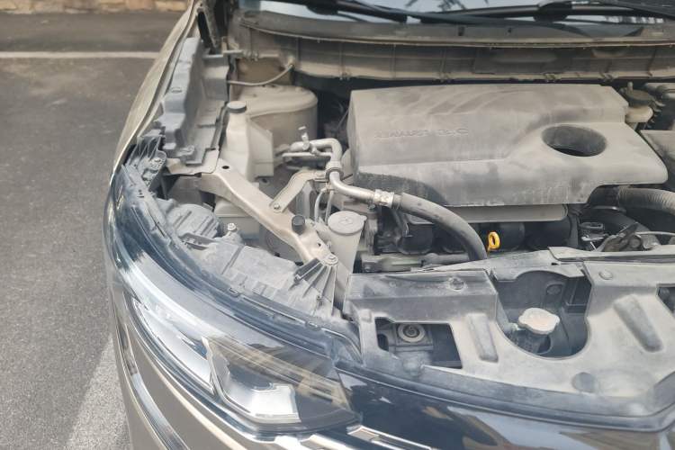 Used Renault Koleos 2018 2.0L Two-Wheel-Drive Luxury Edition Engine Bay Right