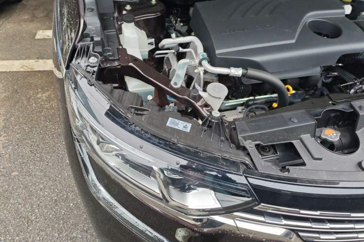 Used Renault Koleos 2018 2.0L Two-Wheel Drive 120th Anniversary Limited Edition Engine Bay Right