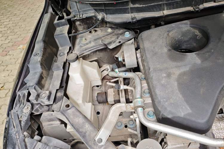 Used Renault Koleos 2018 2.5L Two-Wheel Drive Prestige Edition Engine Bay Right
