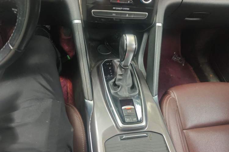 Used Renault Koleos 2018 2.0L Two-Wheel-Drive Luxury Edition Gear Lever