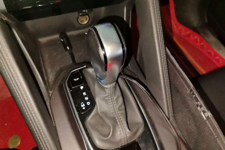 Used Renault Koleos 2018 2.0L Two-Wheel-Drive Luxury Edition Gear Lever