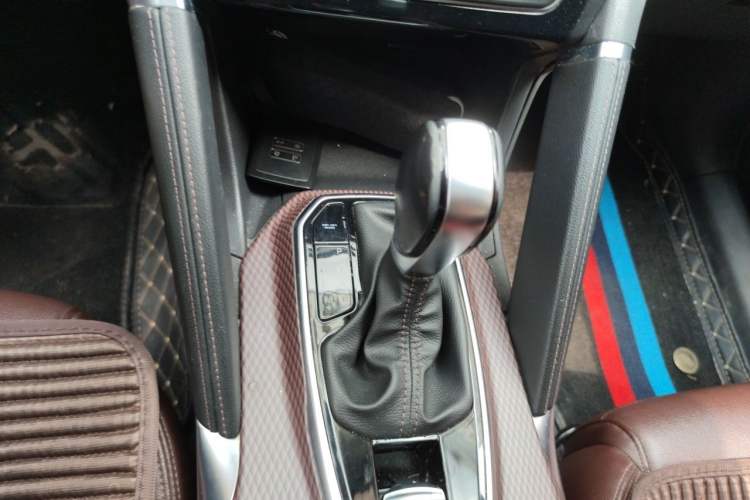 Used Renault Koleos 2018 2.0L Two-Wheel Drive 120th Anniversary Limited Edition Gear Lever
