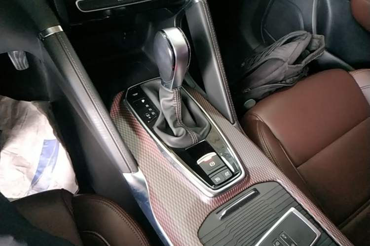 Used Renault Koleos 2018 2.0L Two-Wheel Drive 120th Anniversary Limited Edition Gear Lever