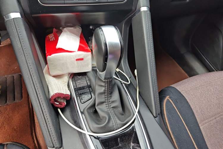Used Renault Koleos 2018 2.0L Two-Wheel Drive Comfort Edition Gear Lever