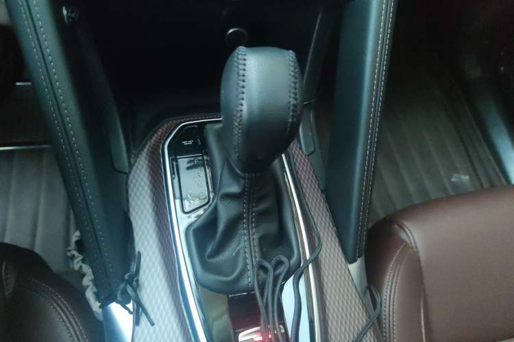 Used Renault Koleos 2018 2.0L Two-Wheel-Drive Luxury Edition Gear Lever