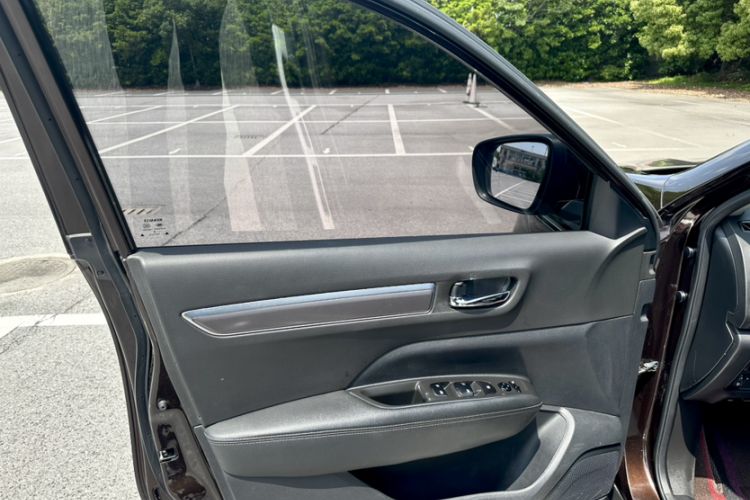 Used Renault Koleos 2018 2.0L Two-Wheel-Drive Luxury Edition Interior 10