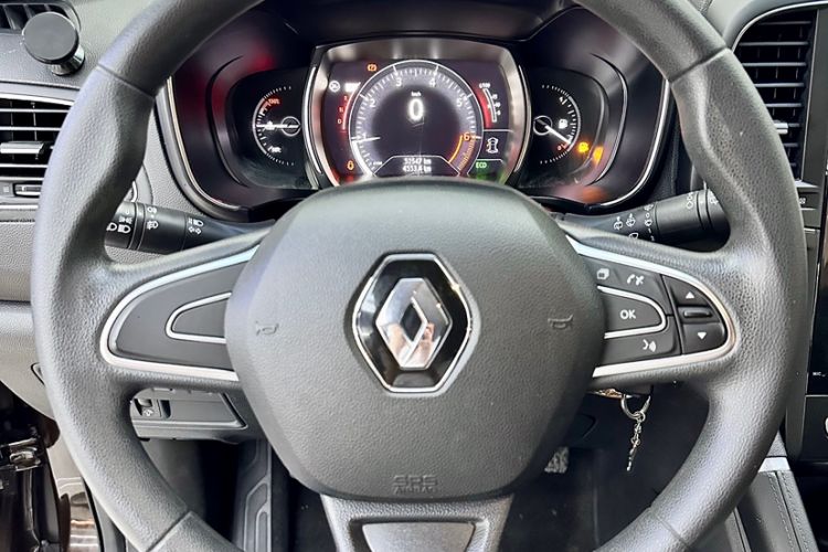 Used Renault Koleos 2018 2.0L Two-Wheel Drive Comfort Edition Interior 2