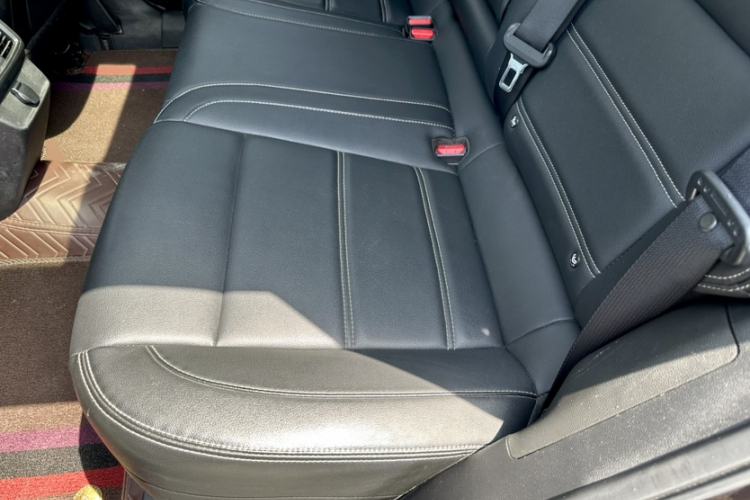 Used Renault Koleos 2018 2.0L Two-Wheel-Drive Luxury Edition Interior 2