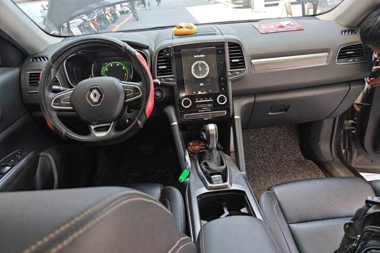 Used Renault Koleos 2018 2.0L Two-Wheel-Drive Luxury Edition Interior 2