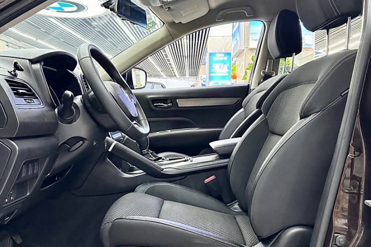 Used Renault Koleos 2018 2.0L Two-Wheel Drive Comfort Edition Interior 3