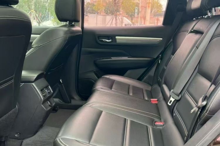 Used Renault Koleos 2018 2.0L Two-Wheel-Drive Luxury Edition Interior 3