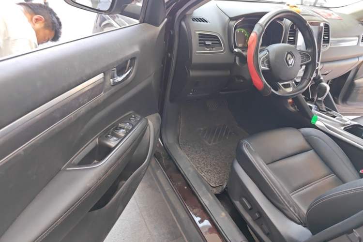 Used Renault Koleos 2018 2.0L Two-Wheel-Drive Luxury Edition Interior 3