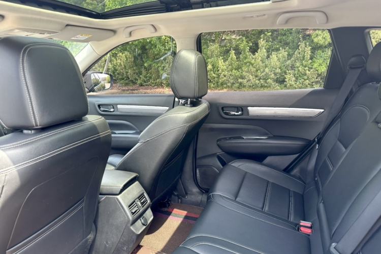 Used Renault Koleos 2018 2.0L Two-Wheel-Drive Luxury Edition Interior 4