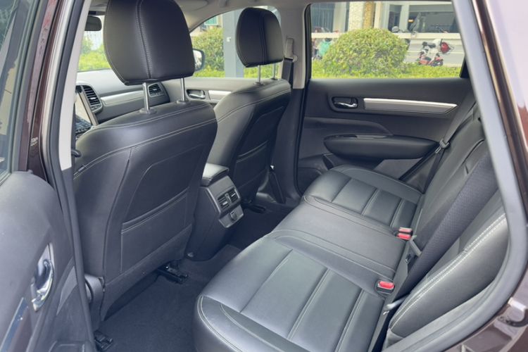 Used Renault Koleos 2018 2.0L Two-Wheel Drive Leading Edition Interior 4
