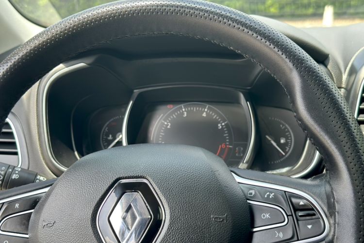 Used Renault Koleos 2018 2.0L Two-Wheel-Drive Luxury Edition Interior 7