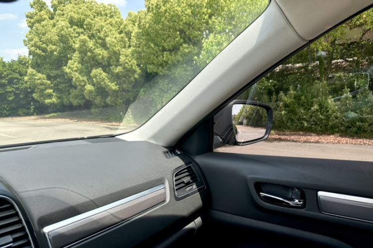 Used Renault Koleos 2018 2.0L Two-Wheel-Drive Luxury Edition Interior 9