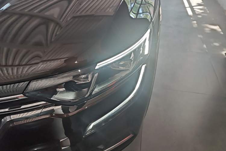 Used Renault Koleos 2018 2.0L Two-Wheel Drive 120th Anniversary Limited Edition Left Front Headlight