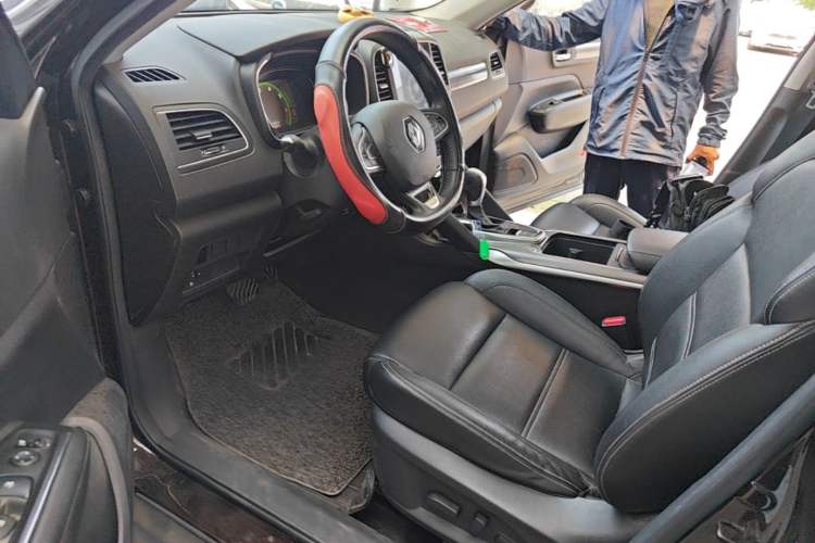 Used Renault Koleos 2018 2.0L Two-Wheel-Drive Luxury Edition Left Front Seat