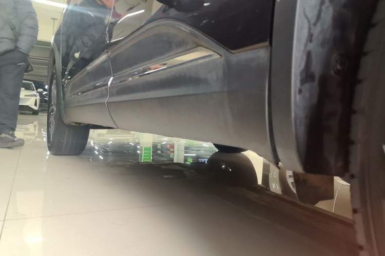 Used Renault Koleos 2018 2.0L Two-Wheel Drive 120th Anniversary Limited Edition Left Side Sill