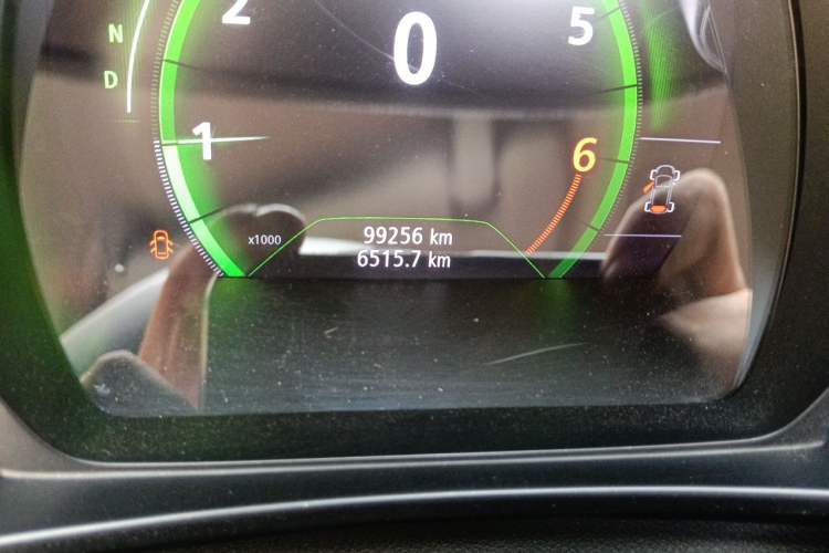 Used Renault Koleos 2018 2.0L Two-Wheel Drive 120th Anniversary Limited Edition Odometer Close Up