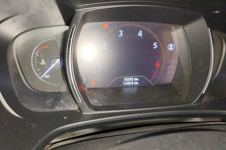 Used Renault Koleos 2018 2.0L Two-Wheel Drive 120th Anniversary Limited Edition Odometer Close Up