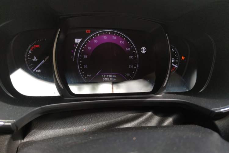 Used Renault Koleos 2018 2.0L Two-Wheel Drive 120th Anniversary Limited Edition Odometer Close Up