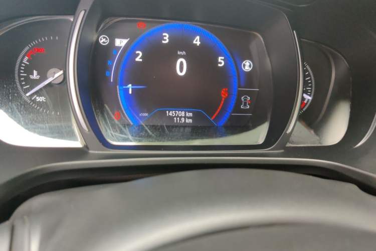 Used Renault Koleos 2018 2.0L Two-Wheel Drive 120th Anniversary Limited Edition Odometer Close Up