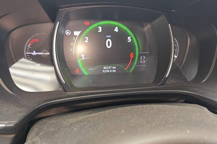 Used Renault Koleos 2018 2.0L Two-Wheel-Drive Luxury Edition Odometer Close Up