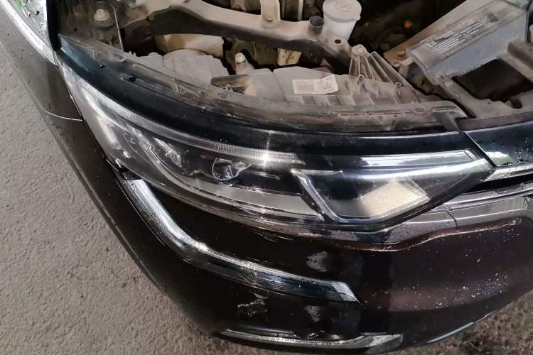 Used Renault Koleos 2018 2.0L Two-Wheel-Drive Luxury Edition Right Front Headlight