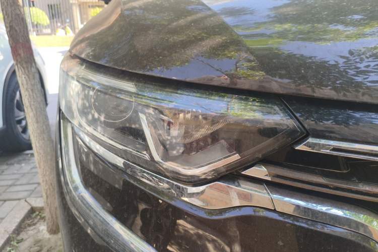 Used Renault Koleos 2018 2.5L Two-Wheel Drive Prestige Edition Right Front Headlight
