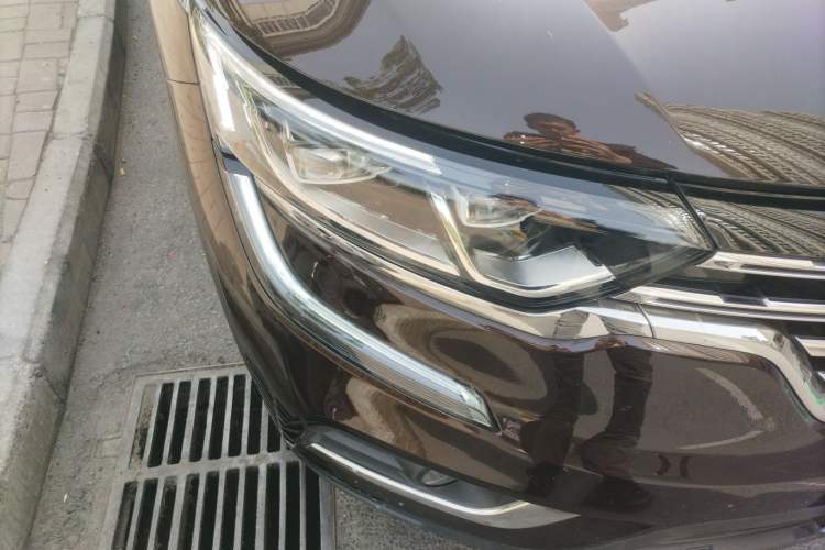 Used Renault Koleos 2018 2.5L Two-Wheel Drive 120th Anniversary Limited Edition Right Front Headlight