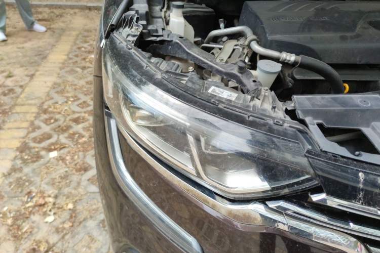 Used Renault Koleos 2018 2.0L Two-Wheel Drive 120th Anniversary Limited Edition Right Front Headlight