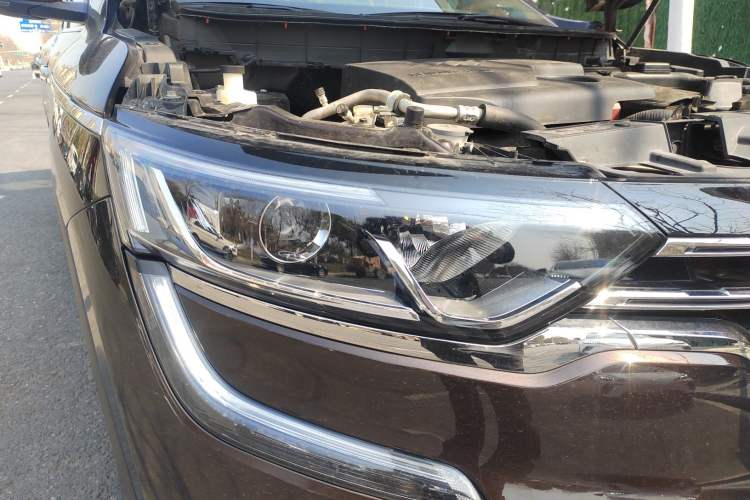 Used Renault Koleos 2018 2.0L Two-Wheel Drive Comfort Edition Right Front Headlight